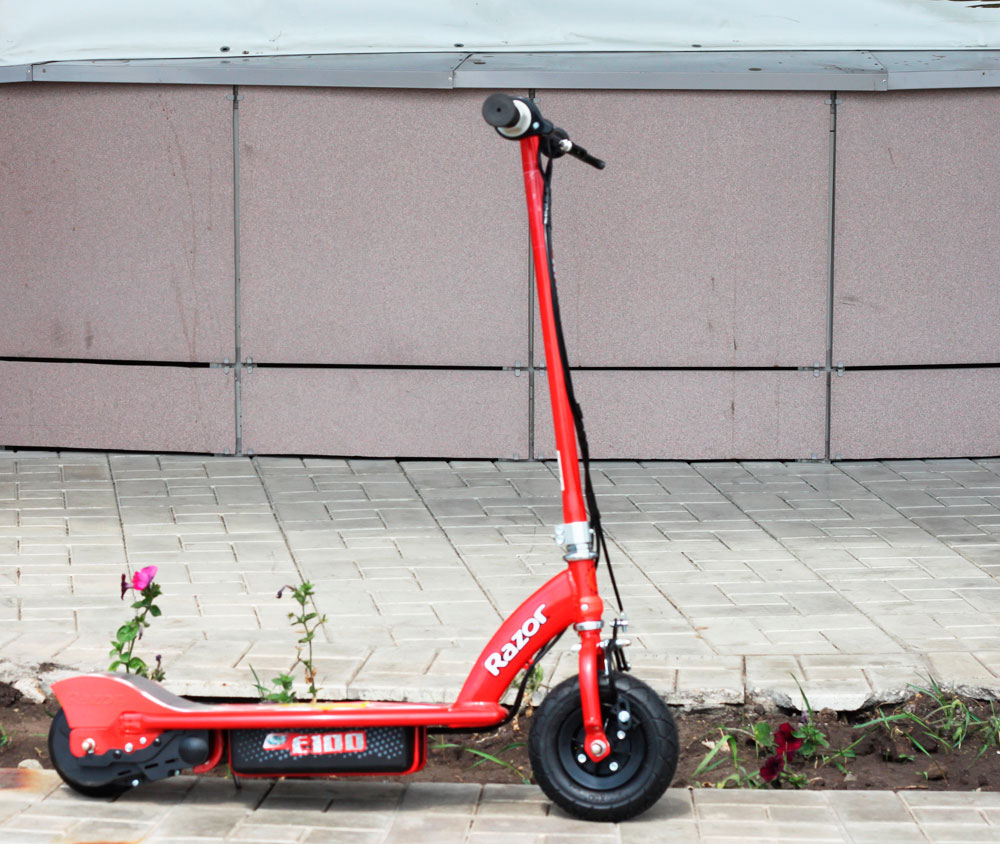 Razor E100 Electric Scooter GearScoot