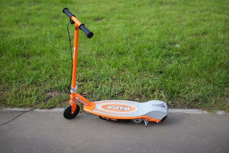 Razor E90 Electric Scooter For Kids, Max Speed 9 mph - GearScoot